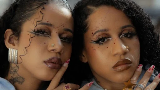 tasha-e-tracie-1000&#215;563-1
