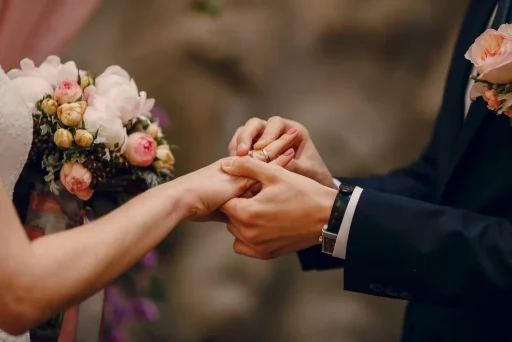 groom-putting-ring-bride-s-finger-1024&#215;683-1