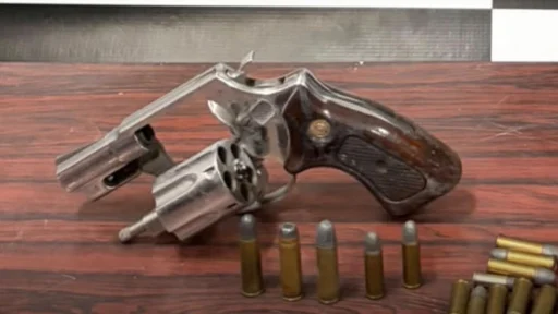 revolver-1-1536&#215;864-1