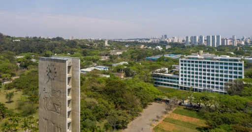 20251217_00_campus_praca_relogio1