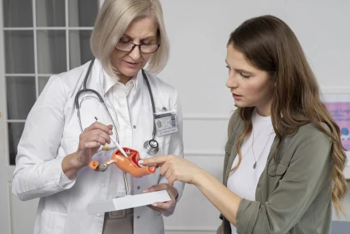 medium-shot-doctor-talking-woman-1024&#215;683-1